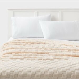 Checkered Faux-Shearling Plush Long Throw Blanket